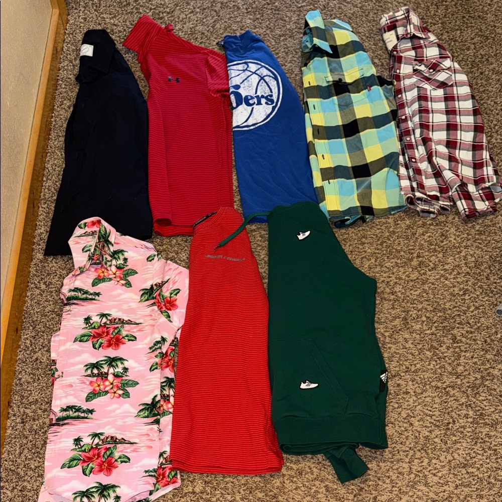 Assorted lot size small tops.